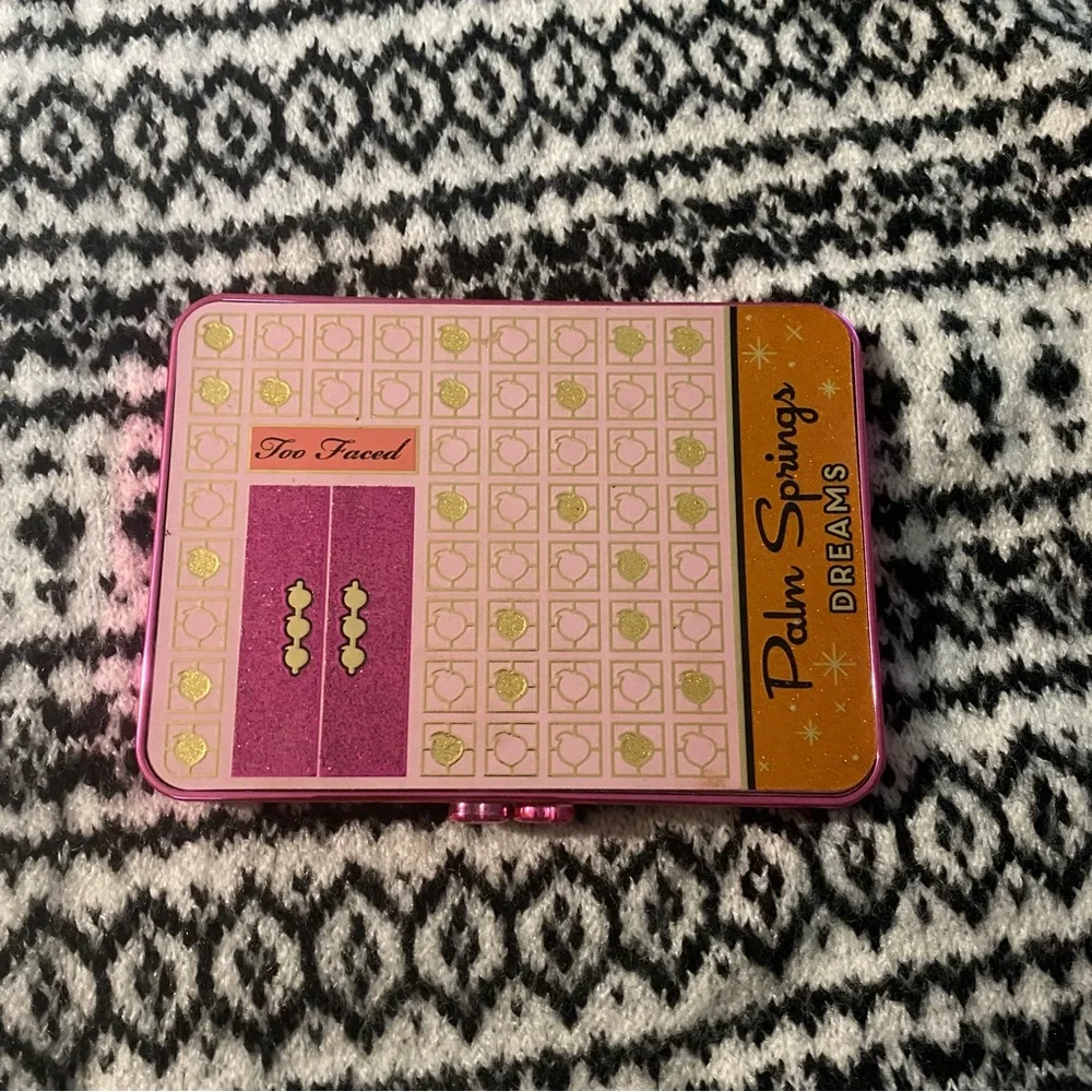Too Faced Peach eyeshadow